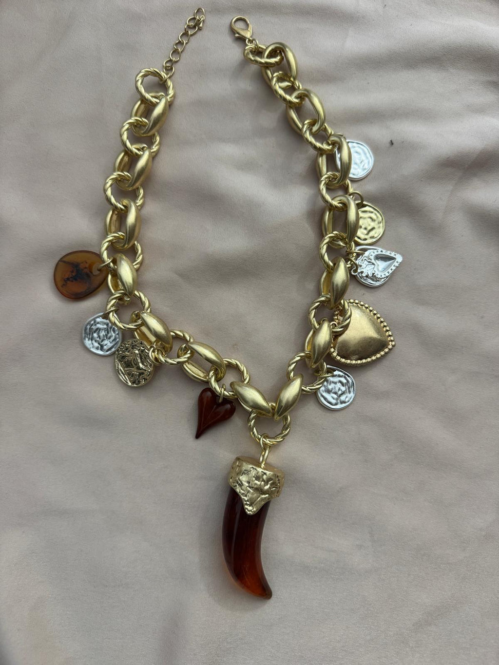 COLLAR CUERNO & MONEDAS