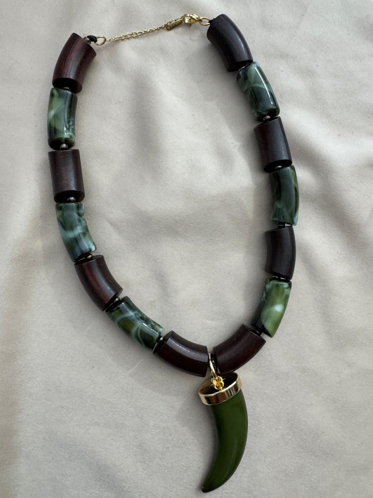 COLLAR CUENTAS CUERNO
