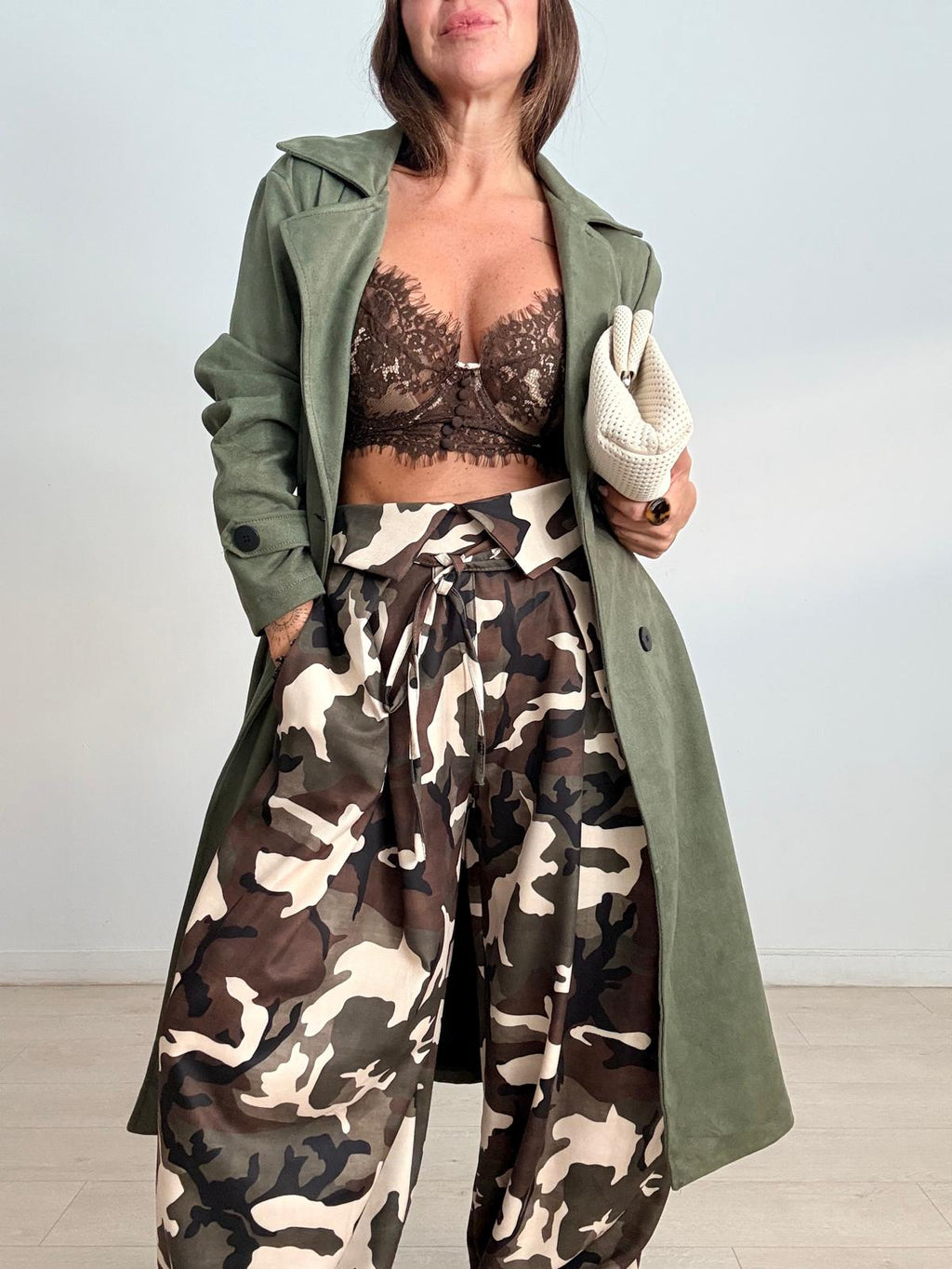 PANTALÓN CINTURA PICOS CAMUFLAJE