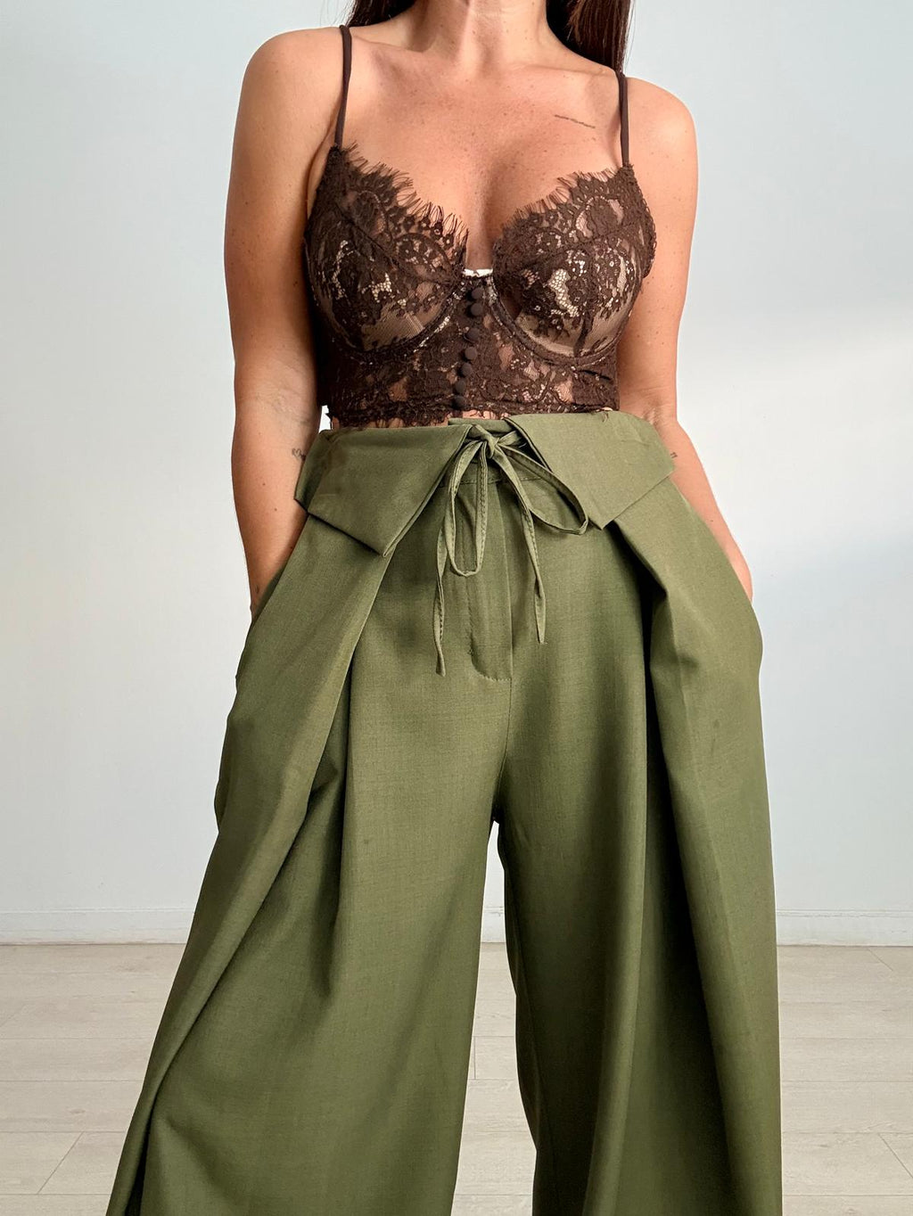 PANTALÓN BASIC CINTURA PICOS