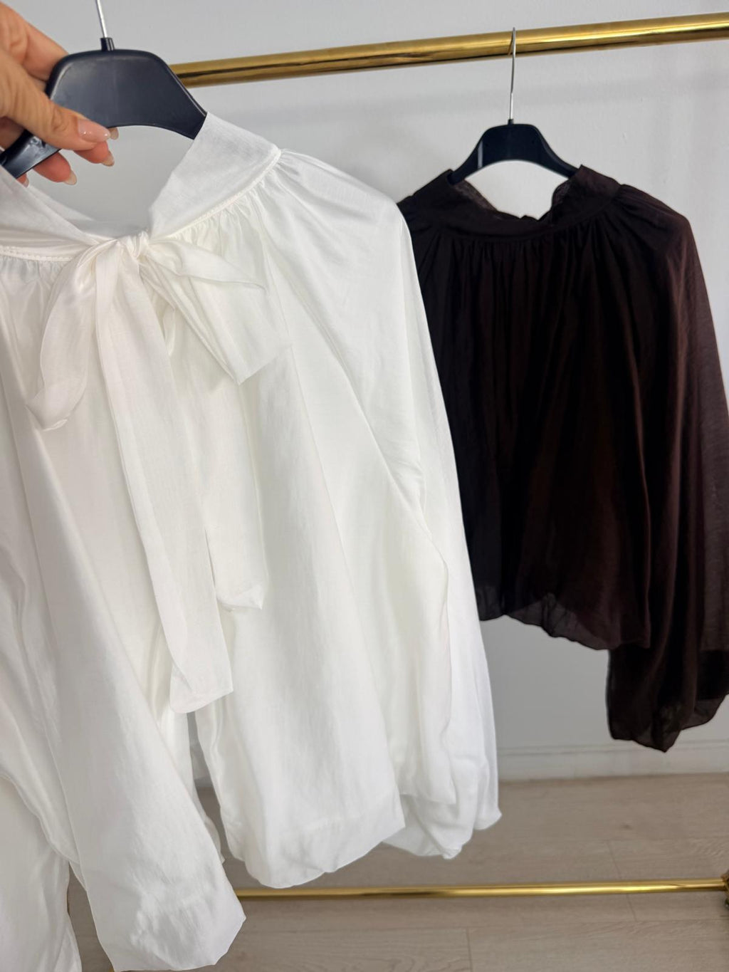 BLUSA BASICA LAZO ESPALDA
