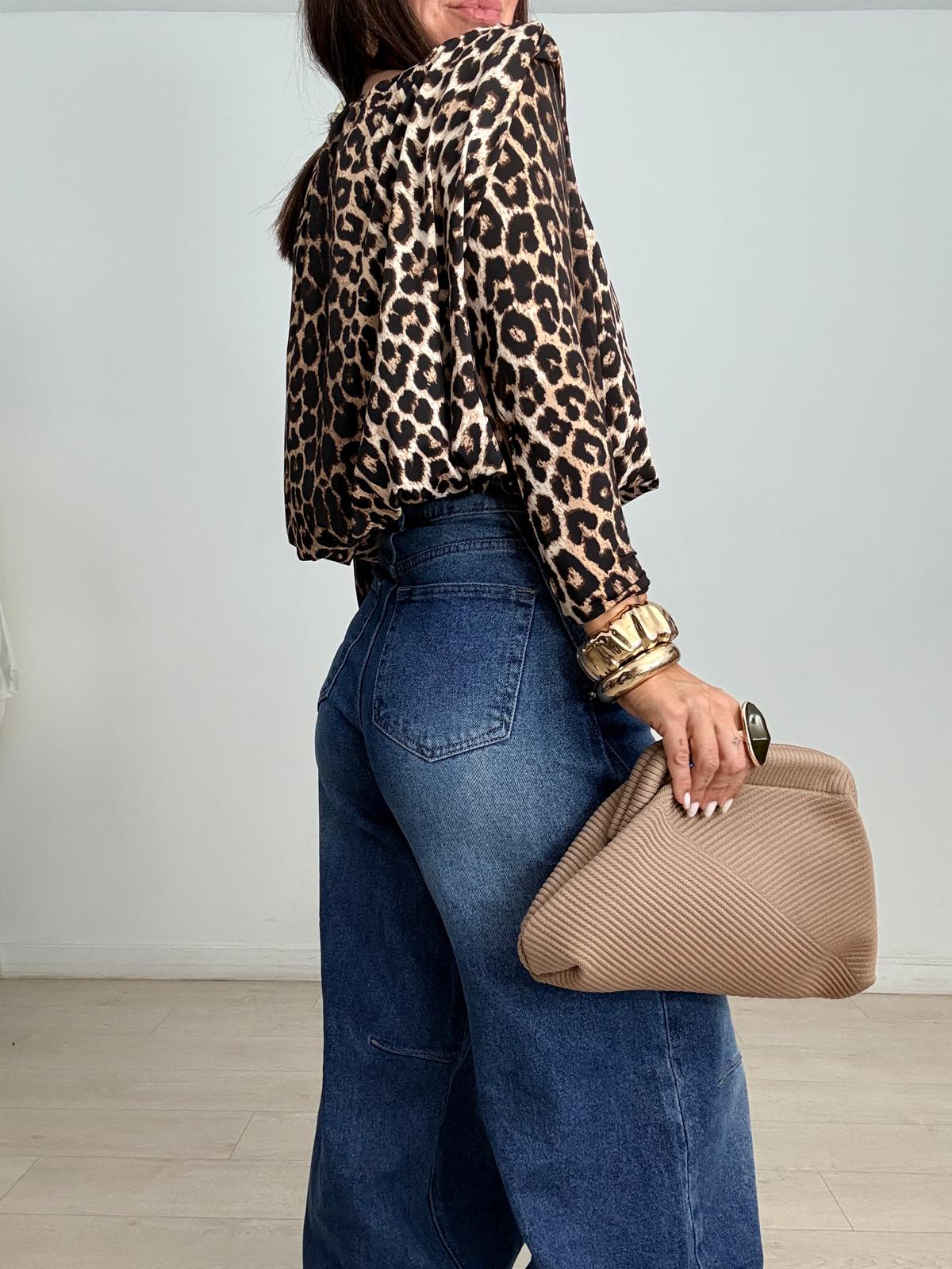 CAMISETA LICRA + HOMBRERAS LEOPARDO