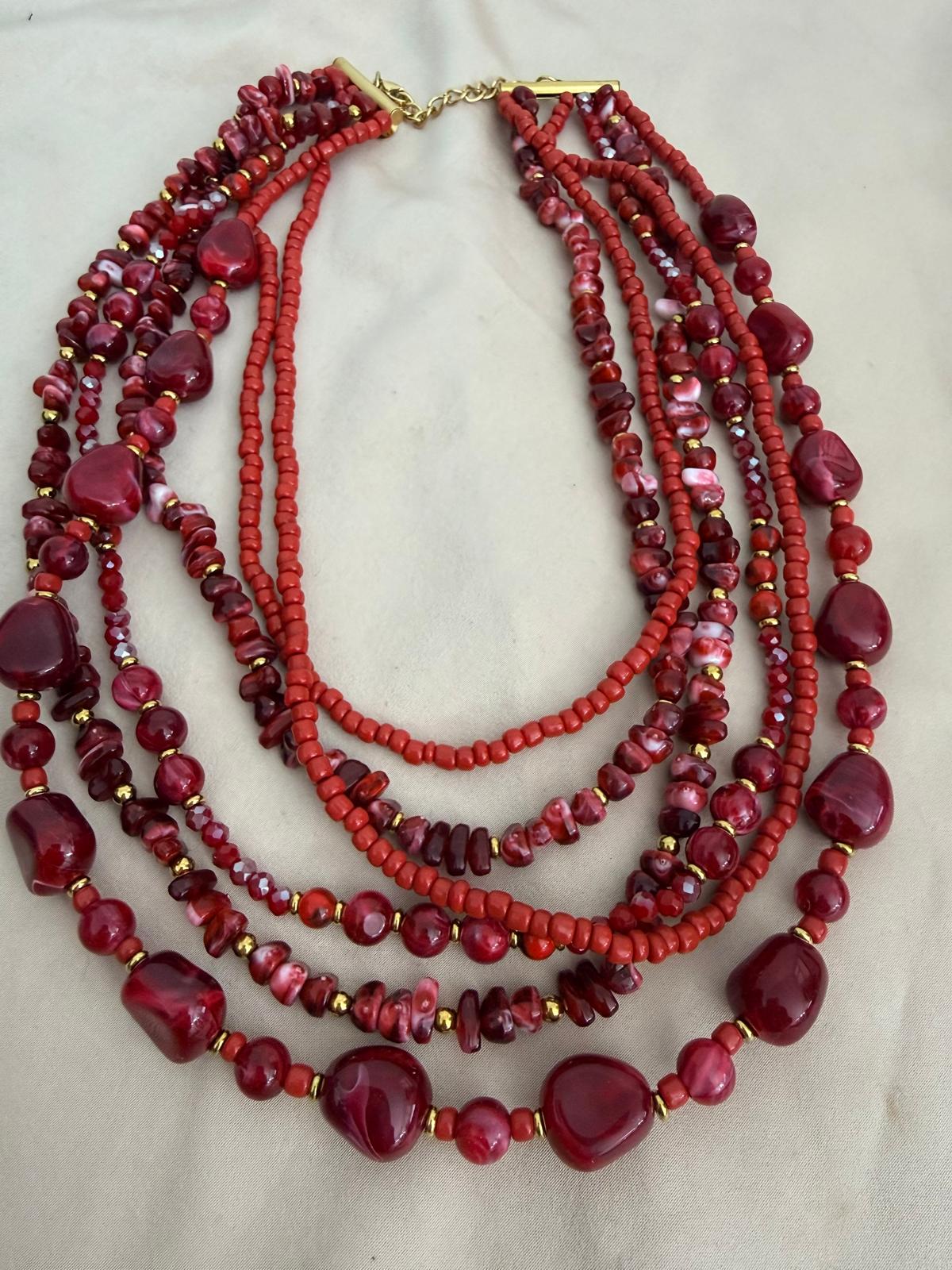 COLLAR MULTICAPA GRANATE Y ROJO
