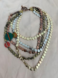 COLLAR MULTICAPA NACARADO