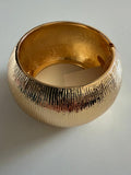 PULSERA DORADA TEXTURA RAYADA