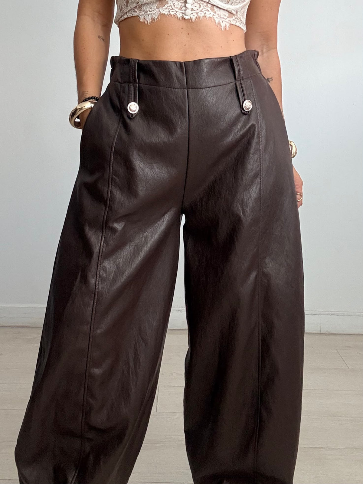 PANTALÓN BOTONES EFECTO PIEL BALLOON