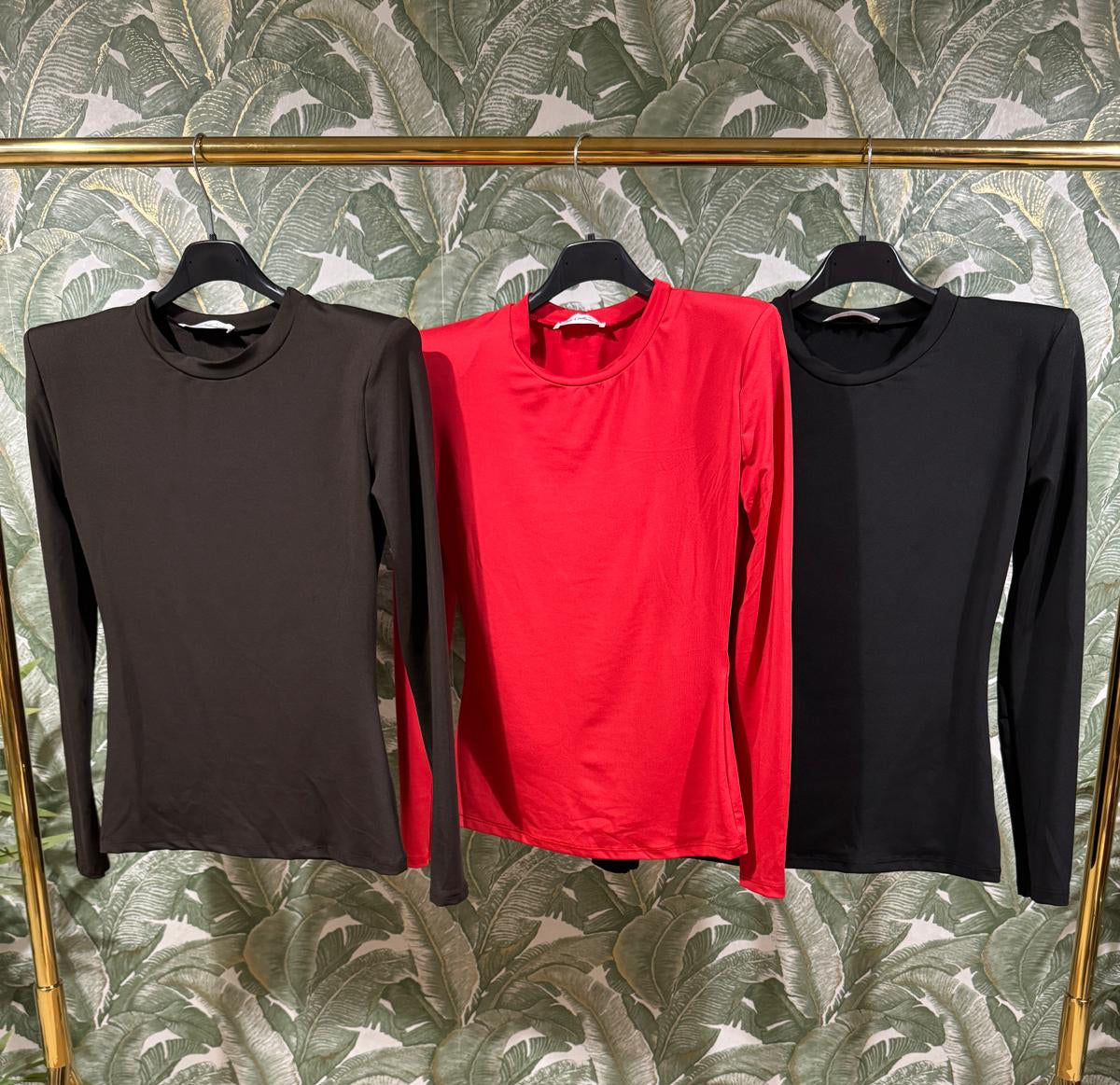 CAMISETA BÁSICA LICRA HOMBRERAS ANNA