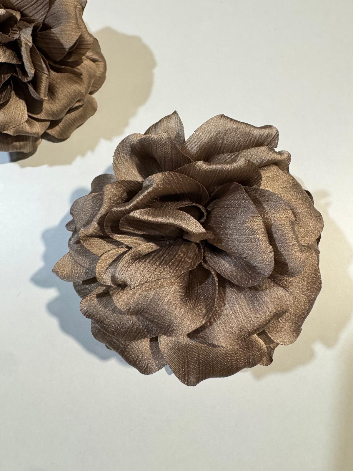 PINZA CABELLO FLOR SATÉN