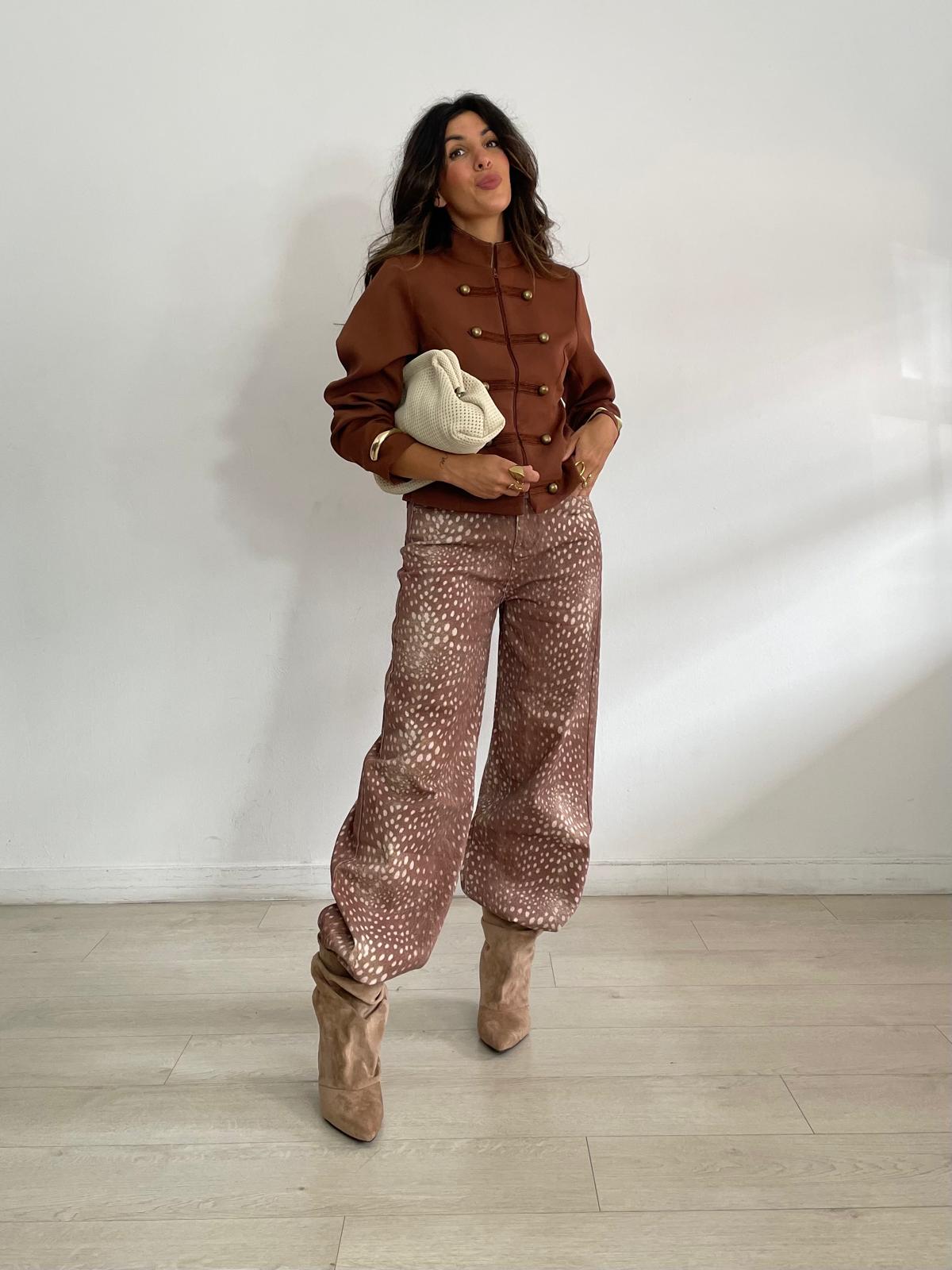 PANTALÓN VAQUERO MANCHITAS MARRÓN