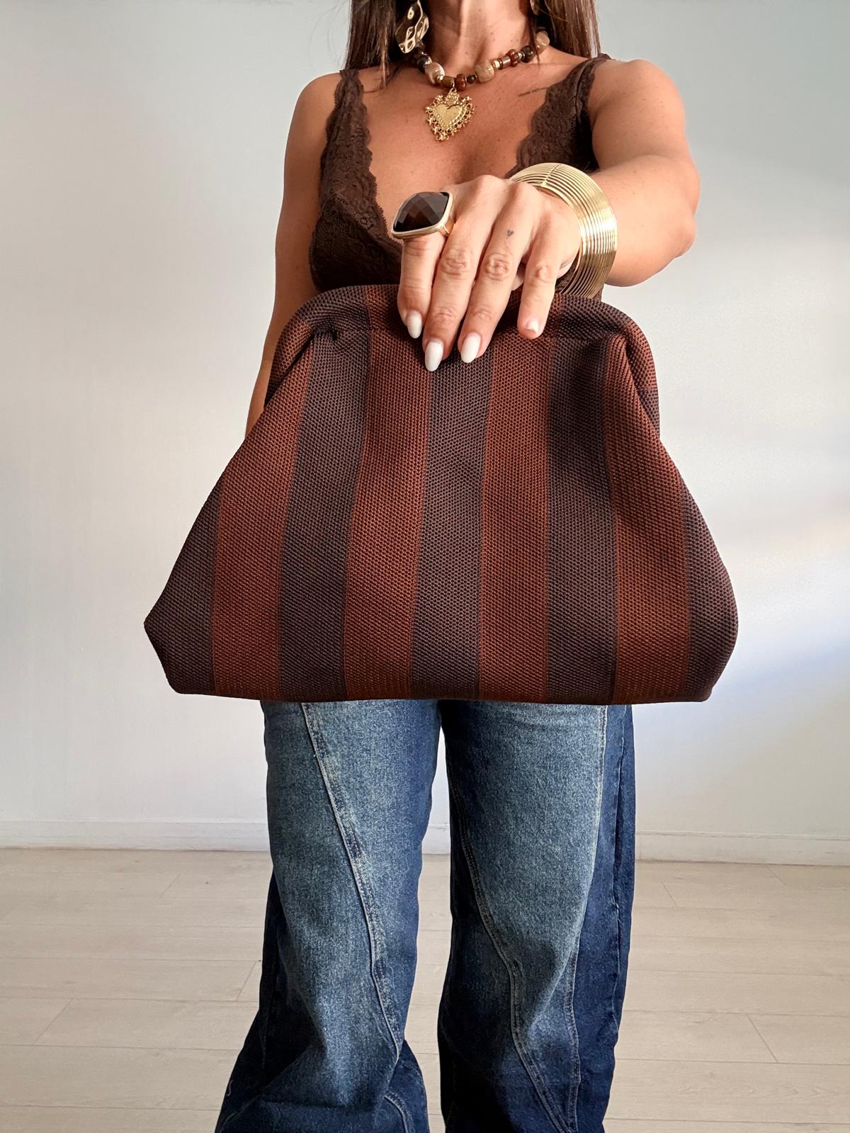 BOLSO CLUTCH RAYITAS