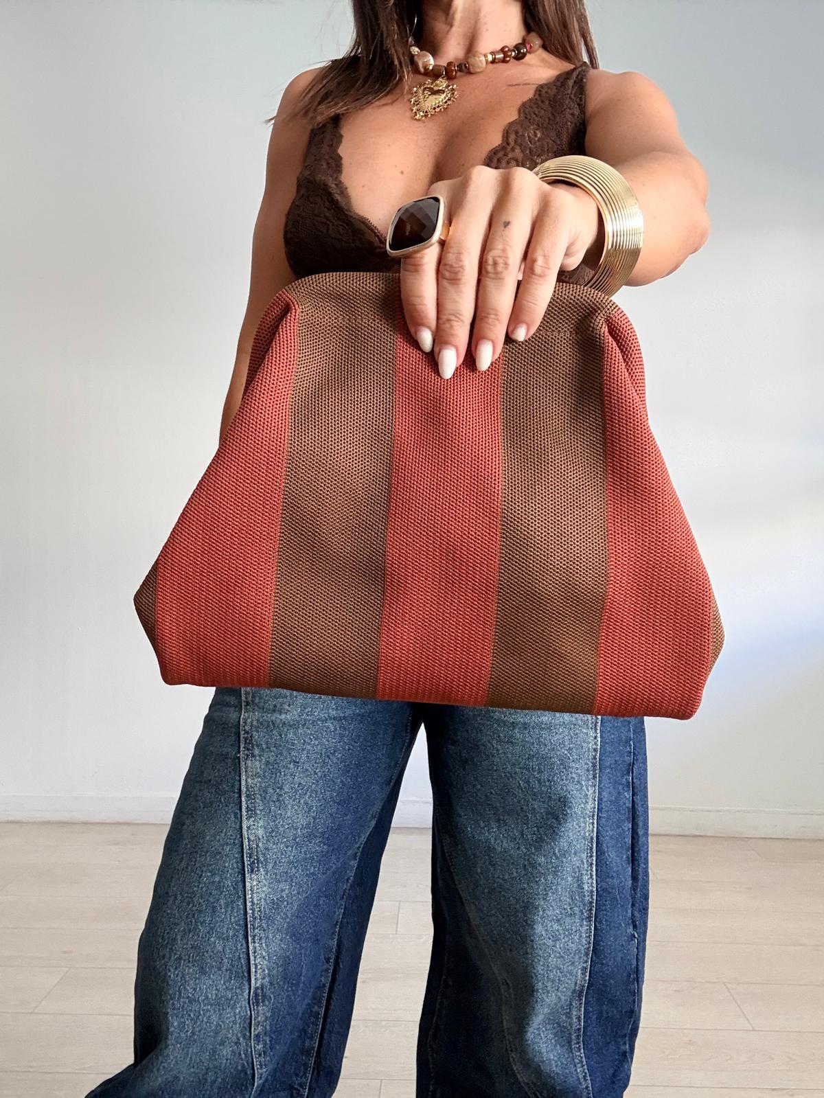 BOLSO CLUTCH RAYAS COMBINADO