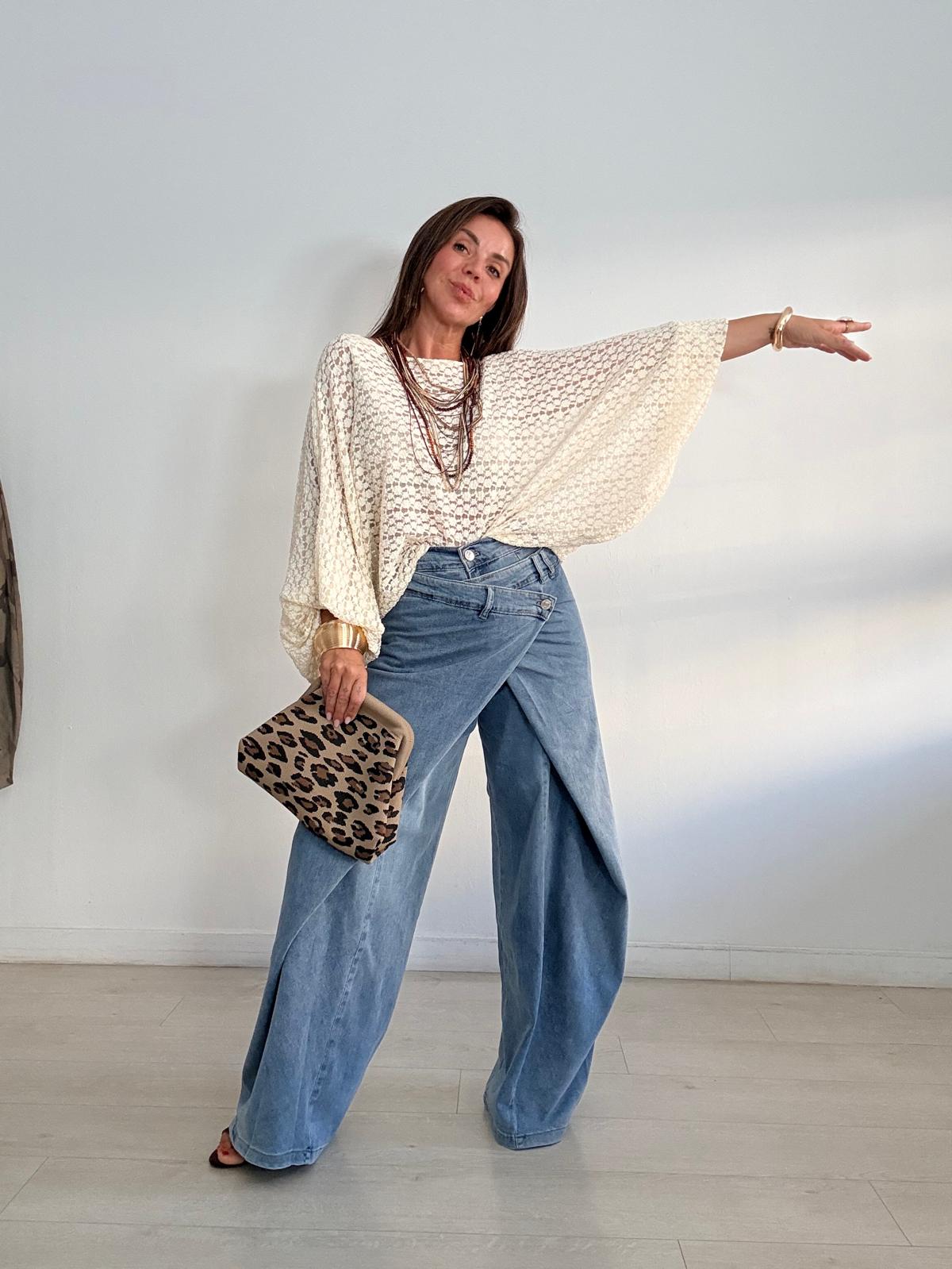 BLUSA ENCAJE OVERSIZE