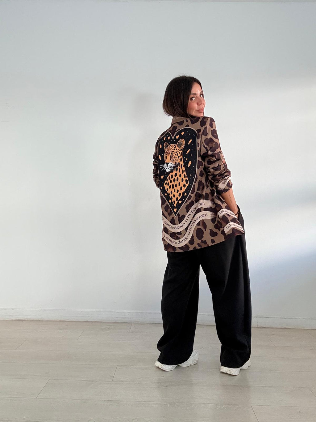 MAXI BLAZER LEOPARDO CORAZÓN ESPALDA