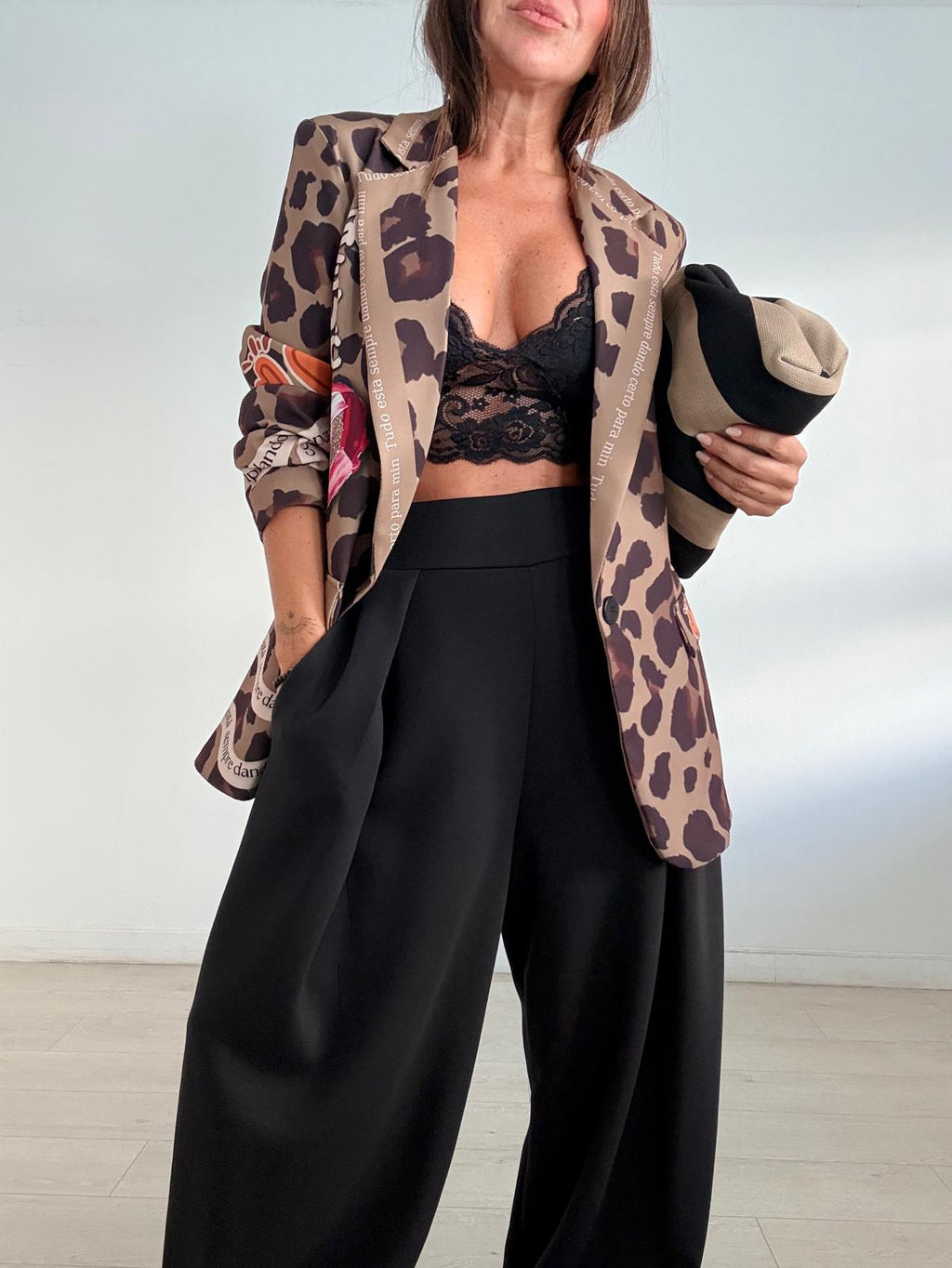 MAXI BLAZER LEOPARDO CORAZÓN ESPALDA