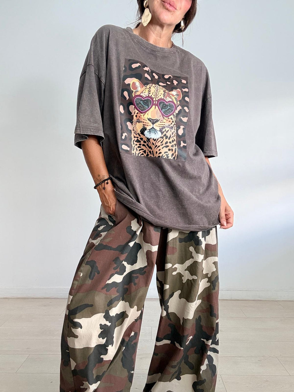 MAXI CAMISETA PANTERA GAFAS CORAZÓN