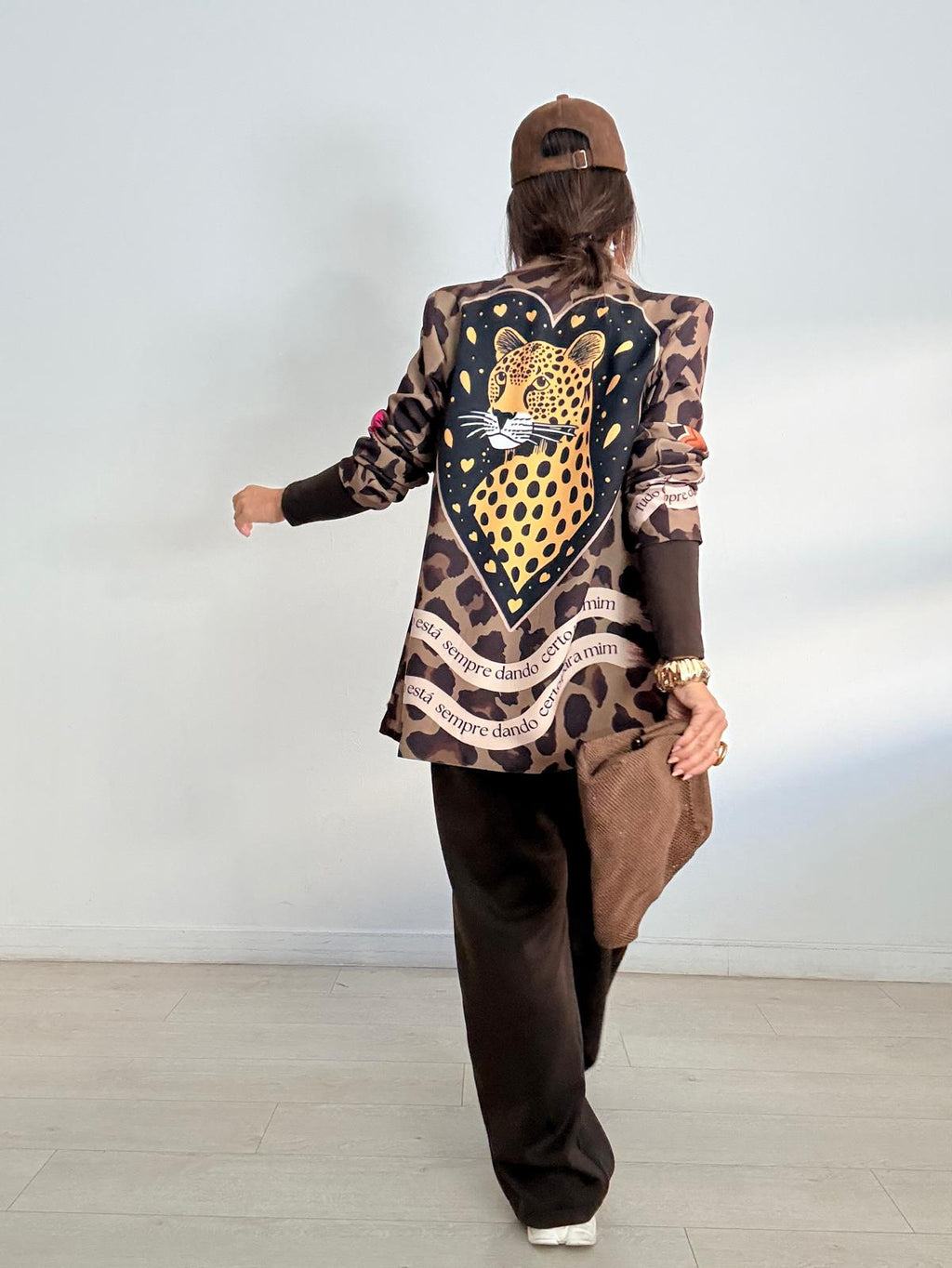 MAXI BLAZER LEOPARDO CORAZÓN ESPALDA