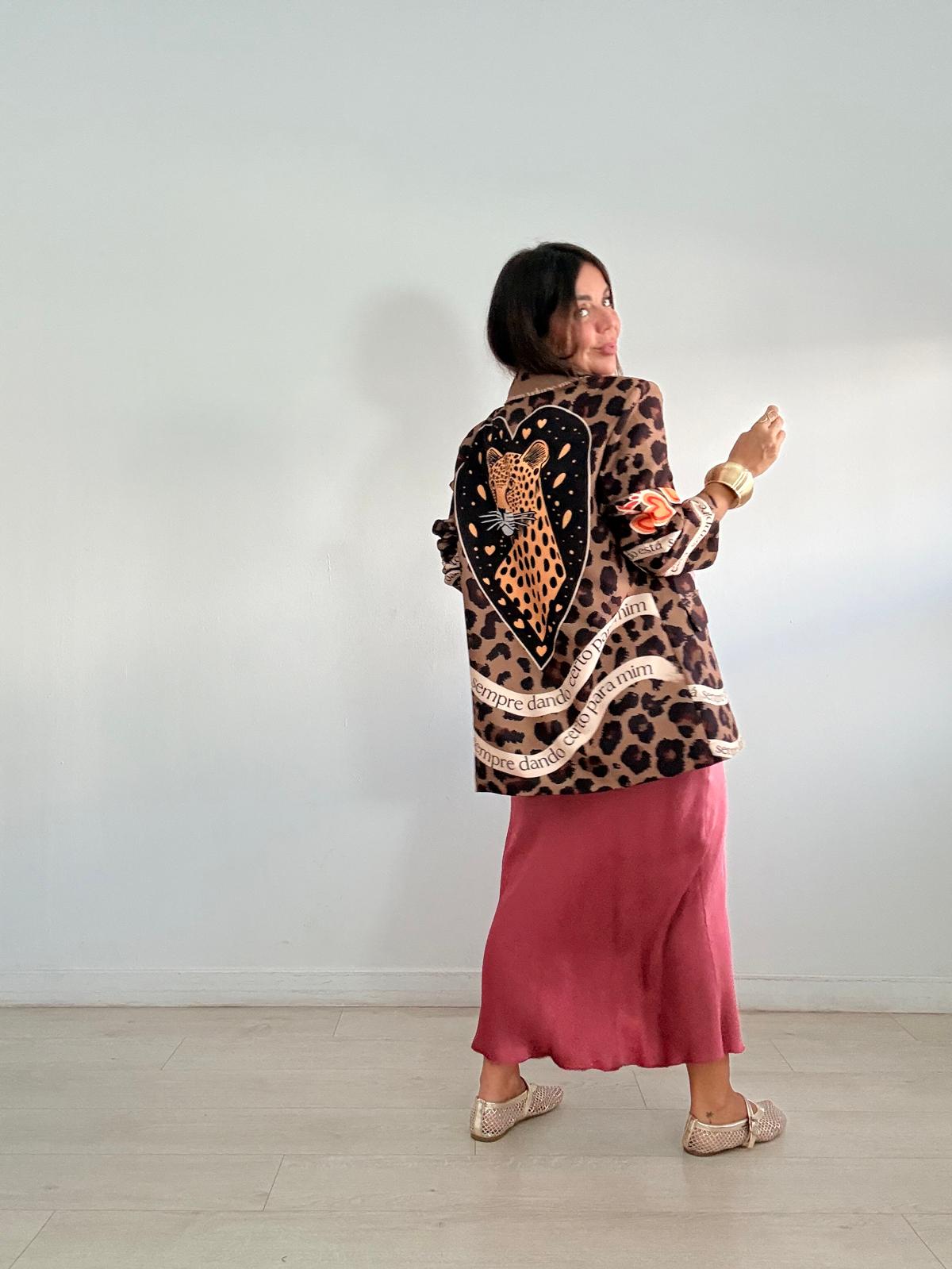 MAXI BLAZER LEOPARDO CORAZÓN ESPALDA
