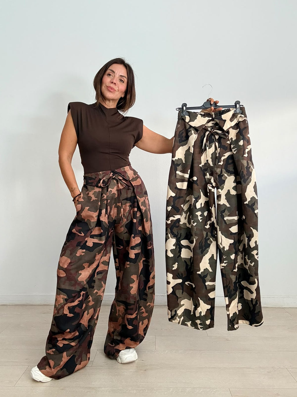 PANTALÓN CINTURA PICOS CAMUFLAJE