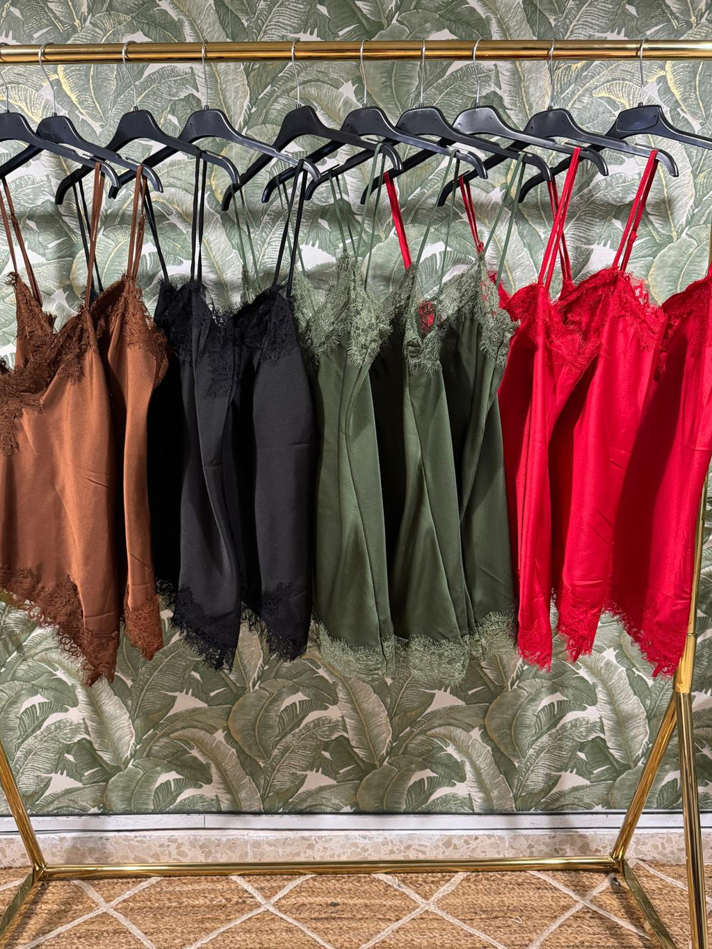 BLUSA SATÉN PICO + PUNTILLA