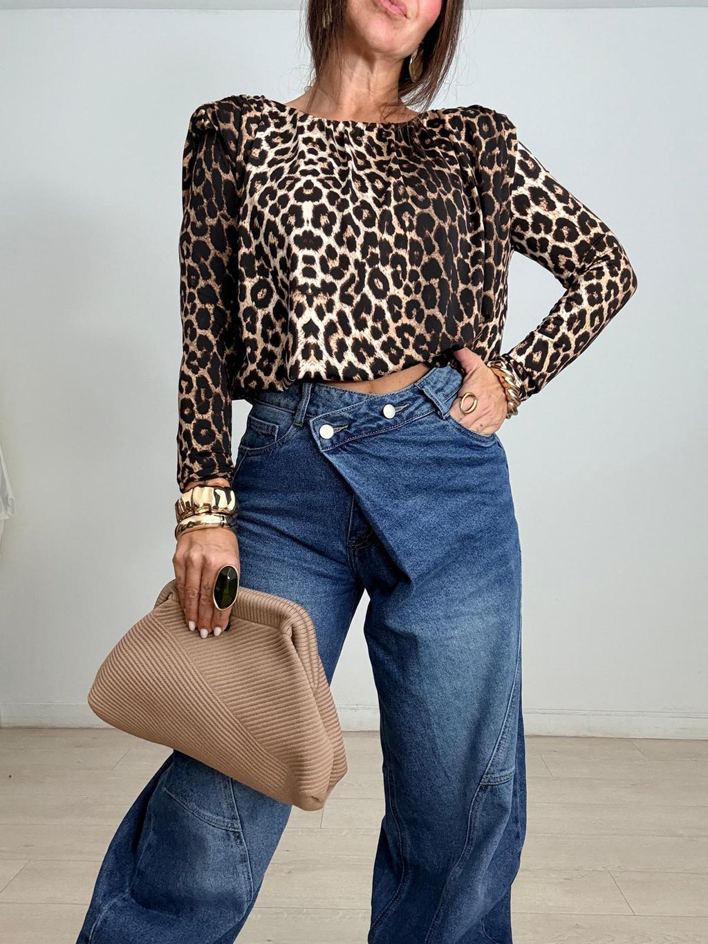 CAMISETA LICRA + HOMBRERAS LEOPARDO