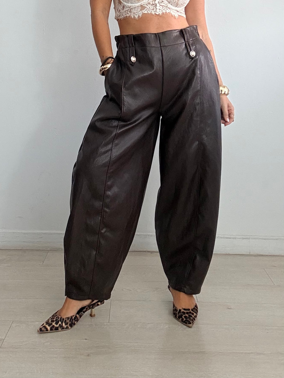 PANTALÓN BOTONES EFECTO PIEL BALLOON