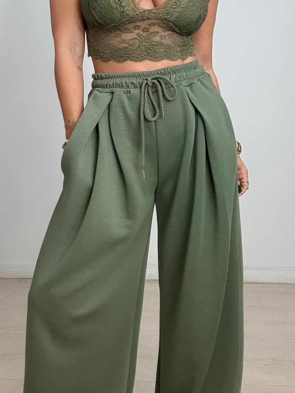PANTALÓN JOGGER SUAVE PINZAS ELLE
