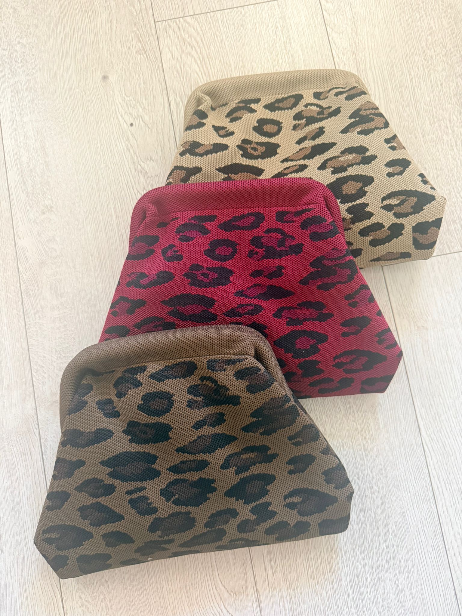 BOLSO CLUTCH LEOPARDO