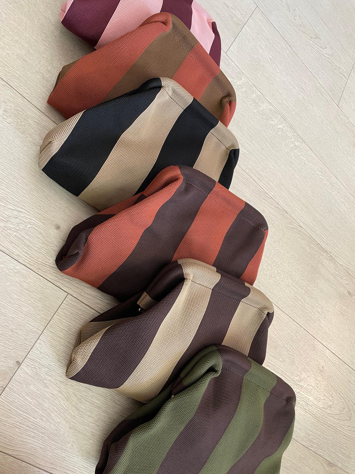 BOLSO CLUTCH RAYAS COMBINADO