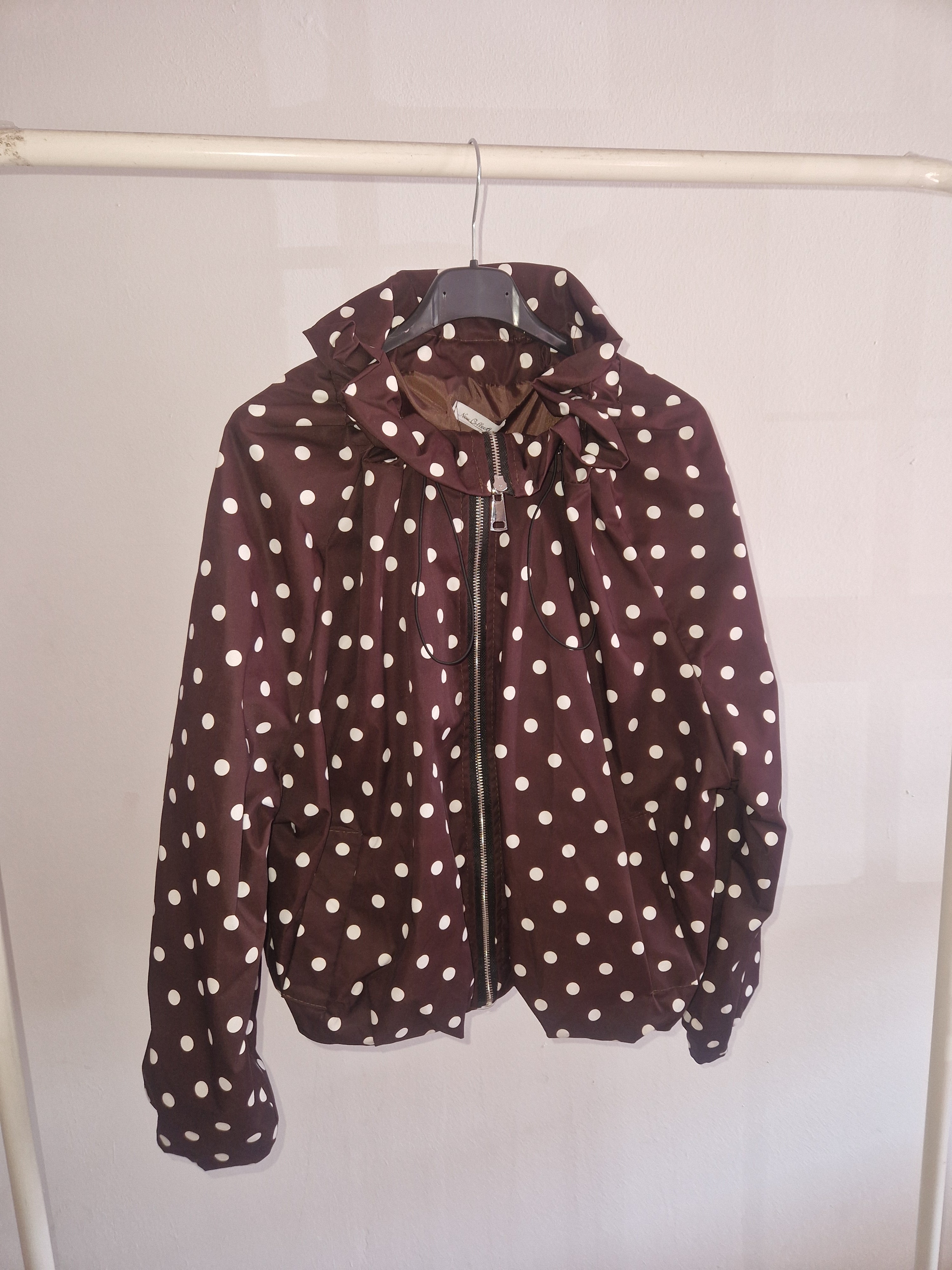 CHAQUETA CORTA LUNARES