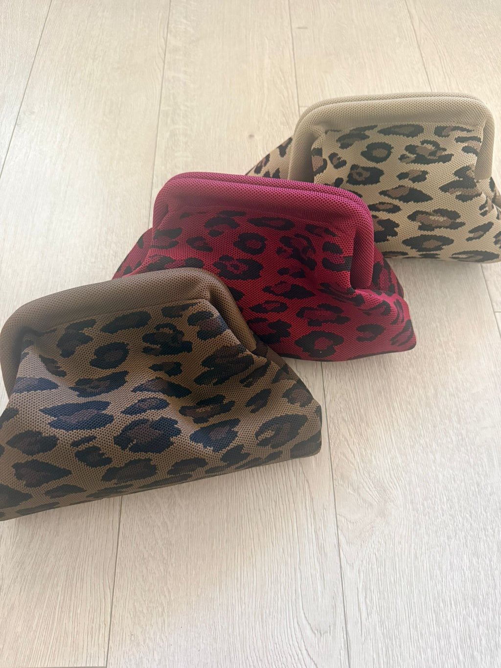 BOLSO CLUTCH LEOPARDO