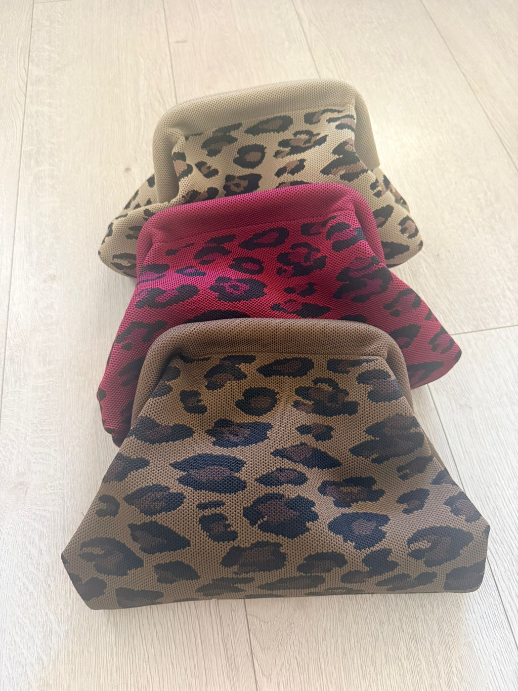 BOLSO CLUTCH LEOPARDO