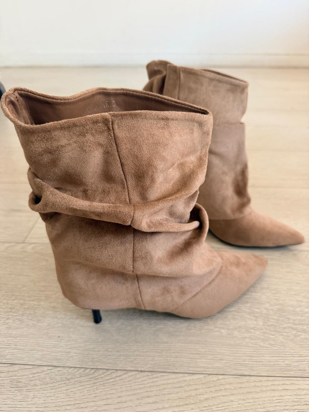 BOTIN ANTELINA FRUNCIDO